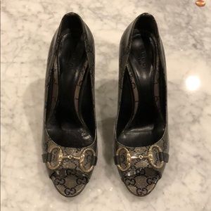 Gucci Peep Toe Classic Heels -  With iridescent GG